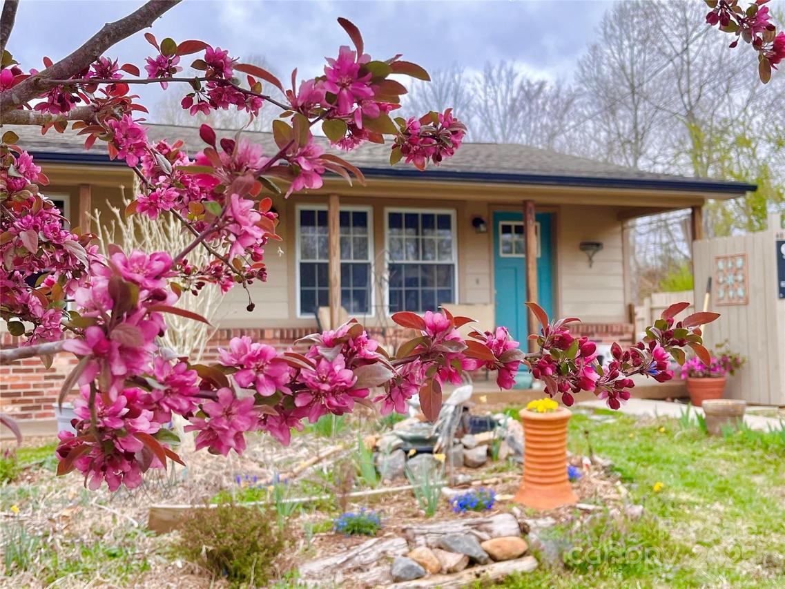 40 Eastover Dr., Asheville, NC 28806