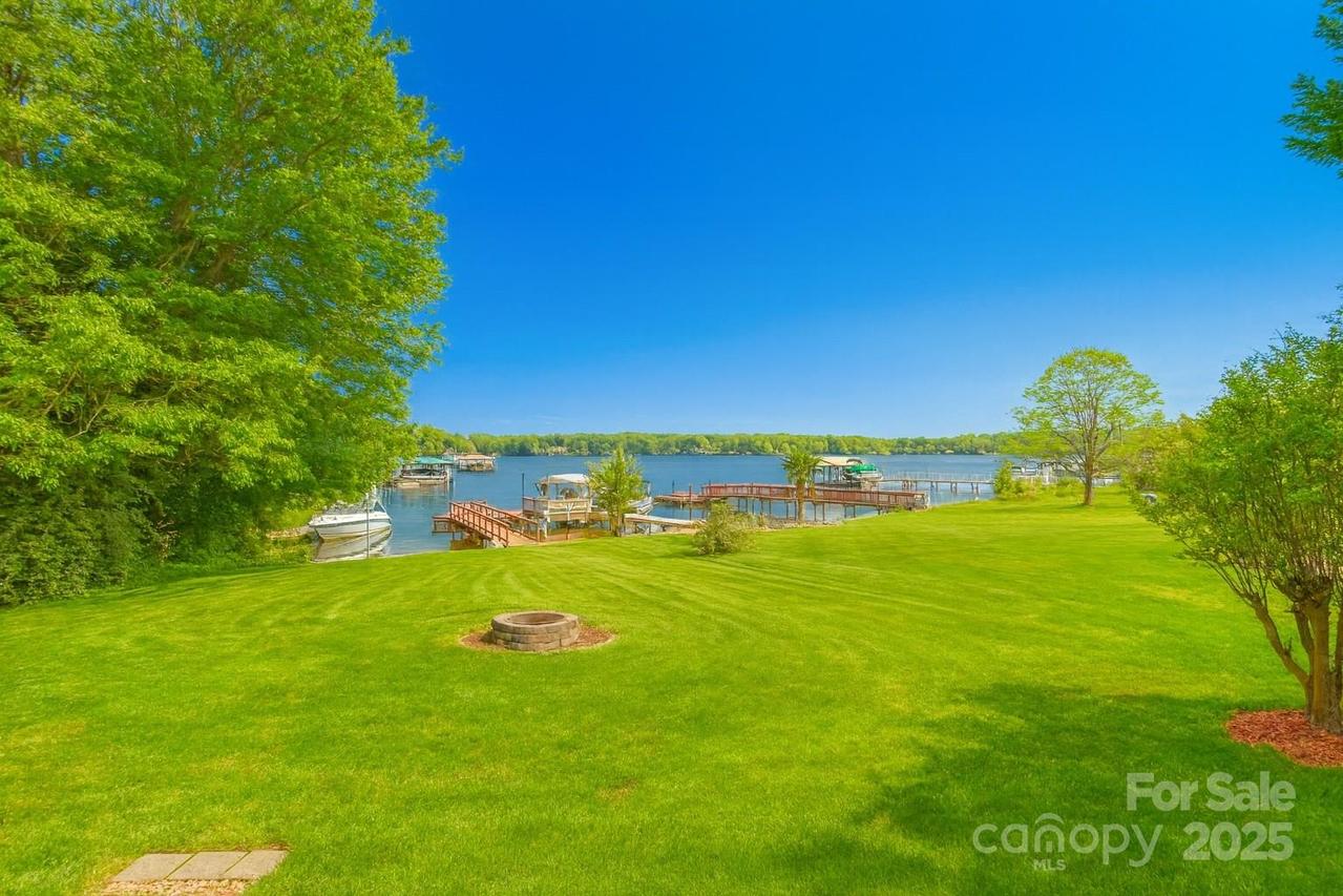 7942 Vista View Dr., Sherrills Ford, NC 28673