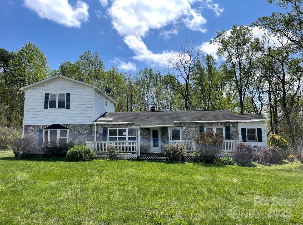 1088 Ramie Mitchell Rd., Hiddenite, NC 28636