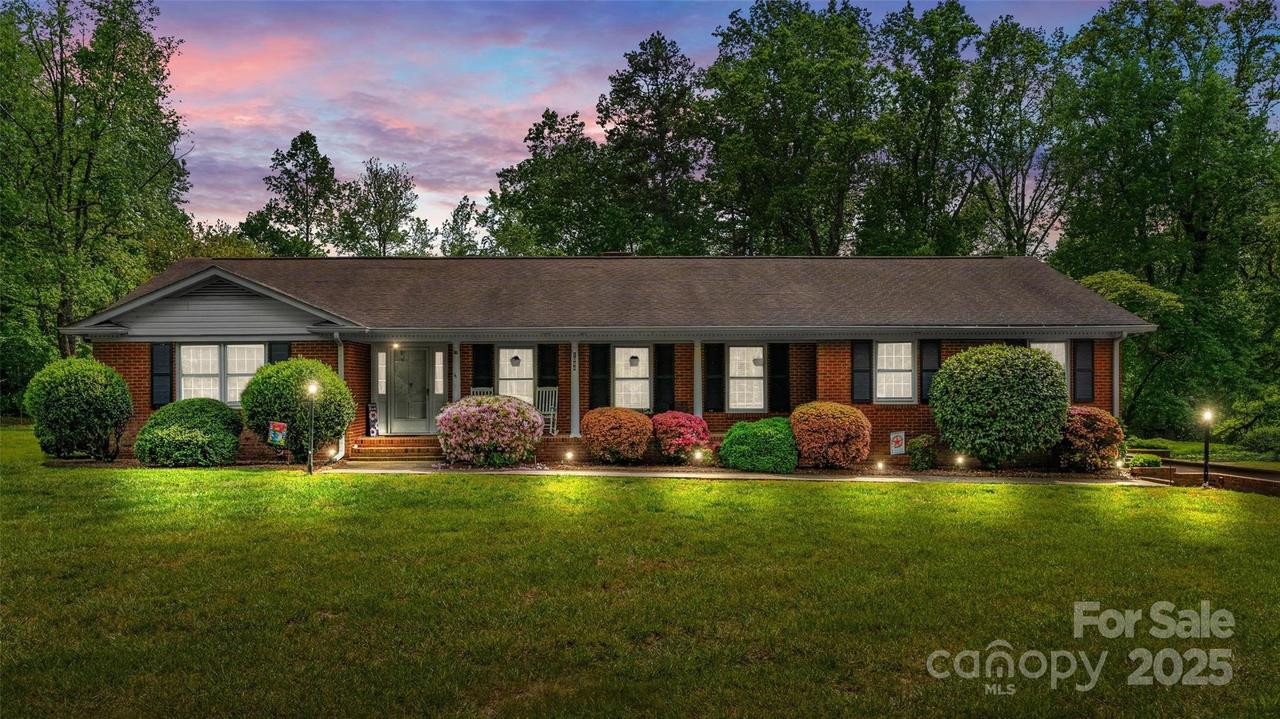 1044 Oakridge Farm Hwy., Mooresville, NC 28115