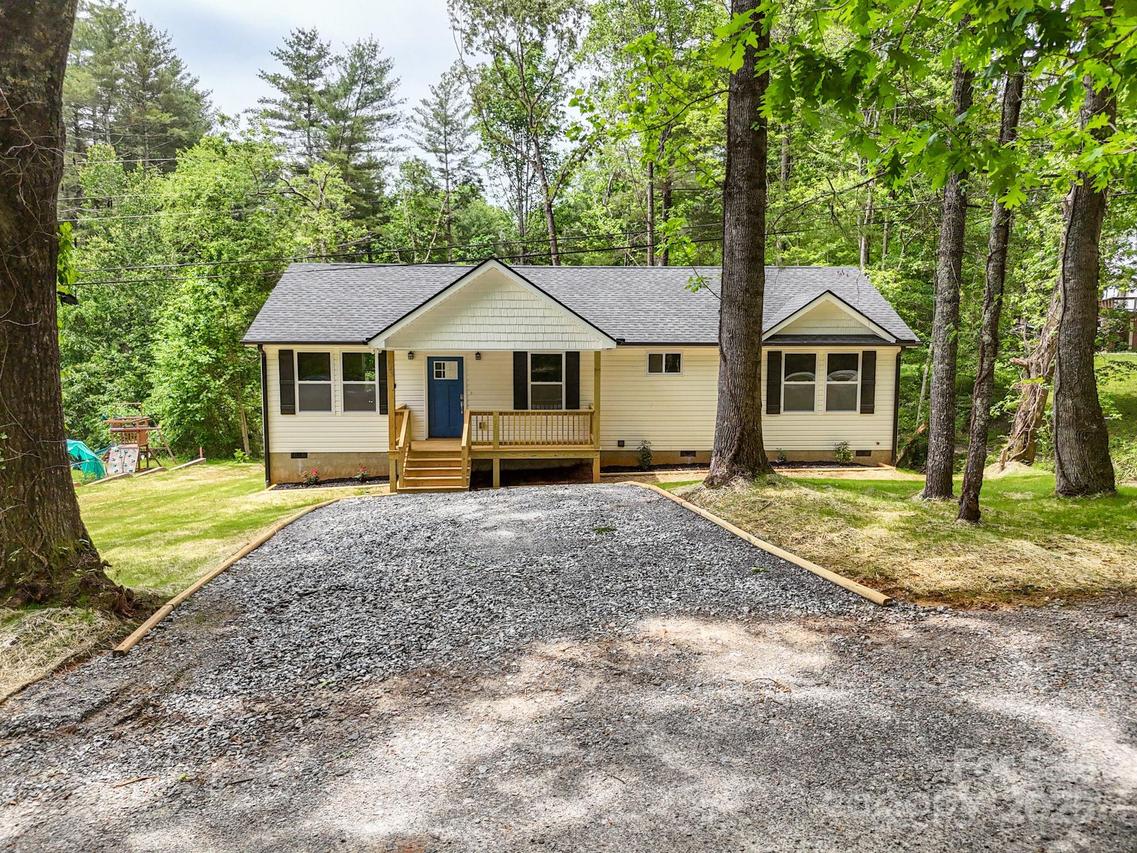 125 Redden Rd., Hendersonville, NC 28739
