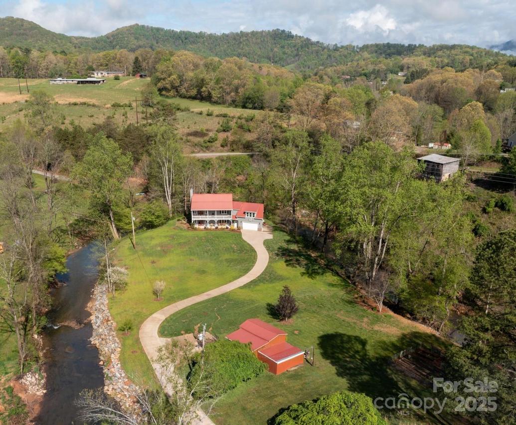 85 Laurel Cove Rd., Candler, NC 28715