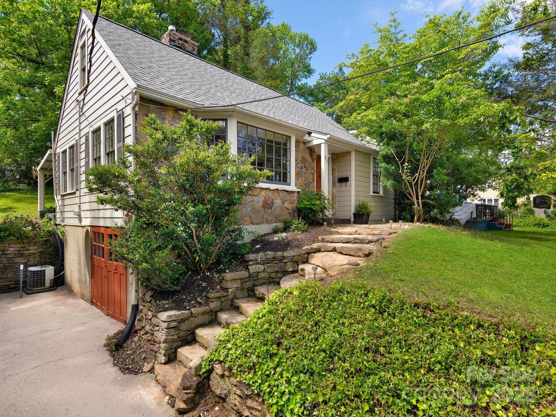 21 Clairmont Ave., Asheville, NC 28804