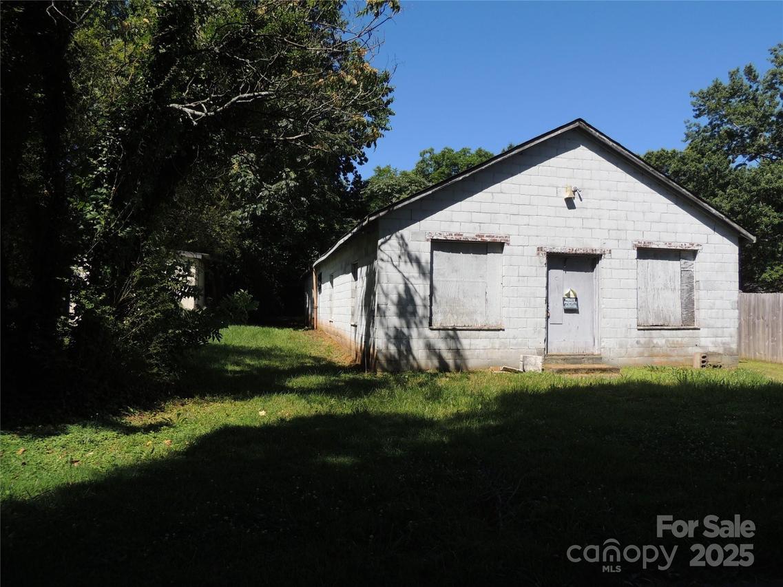 2012 Whisnant Ave., Newton, NC 28658