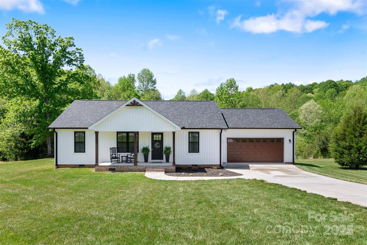 161 Sundance Cir., Statesville, NC 28625