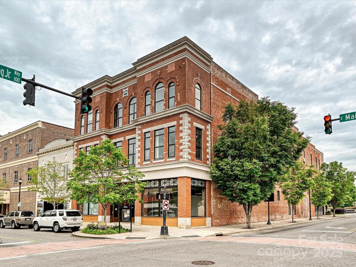 100 W Main Ave., Gastonia, NC 28052