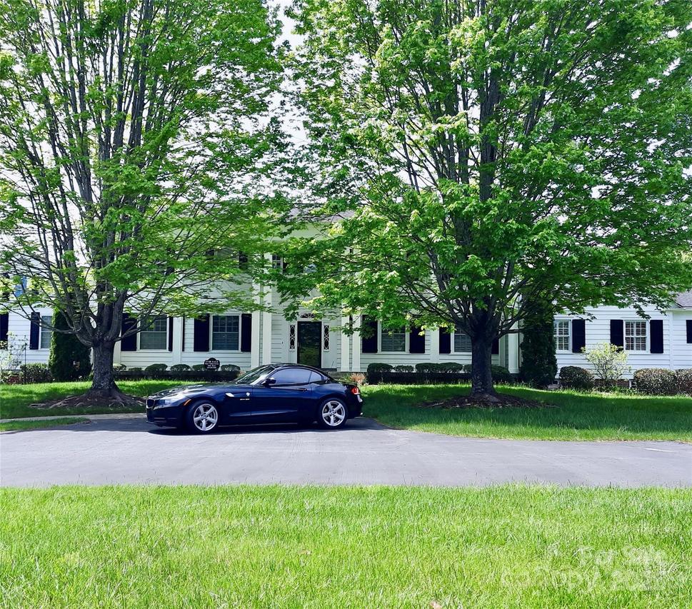58 Towne Place Dr., Hendersonville, NC 28792