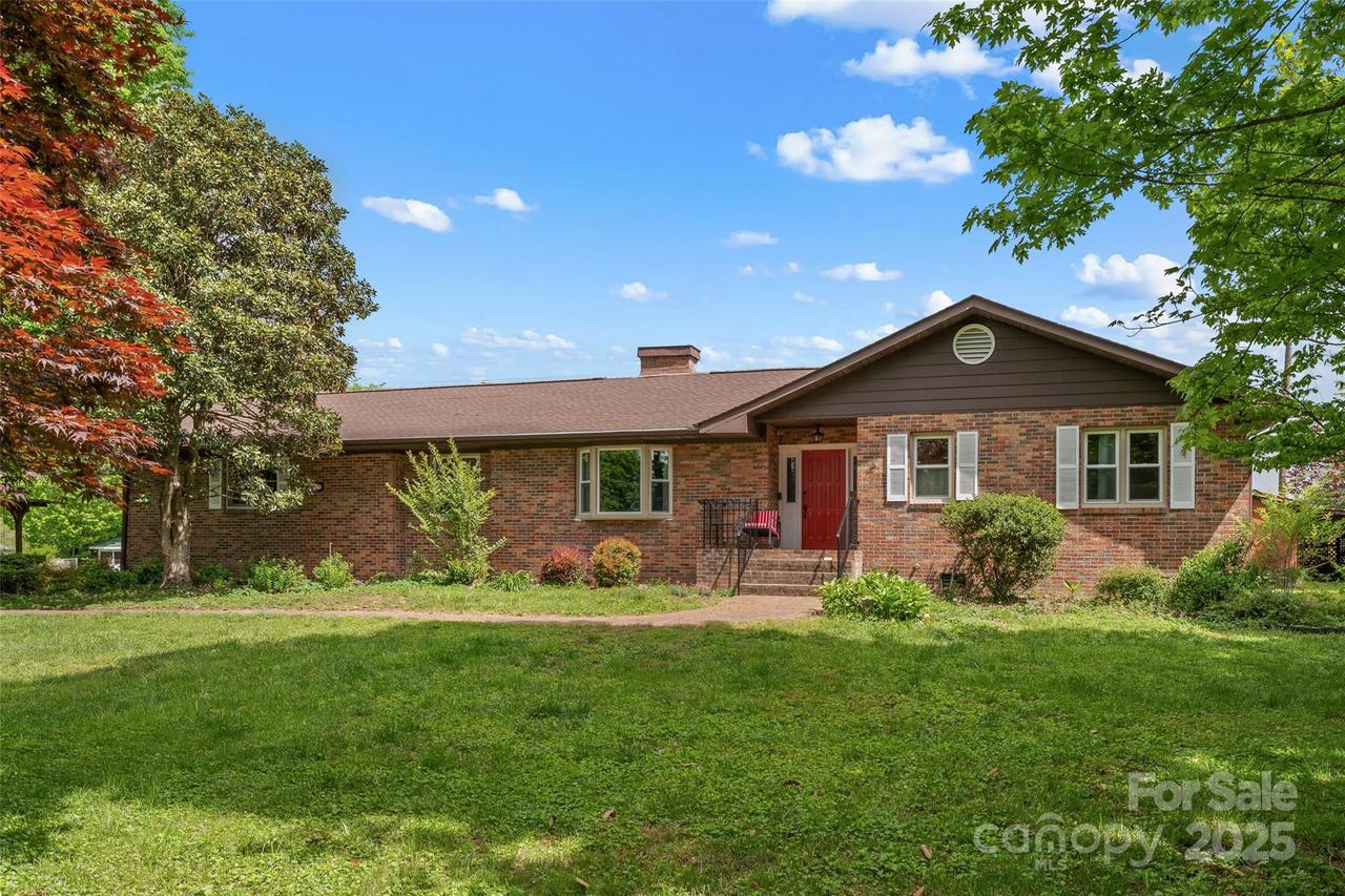 196 Broadview Cir., Brevard, NC 28712