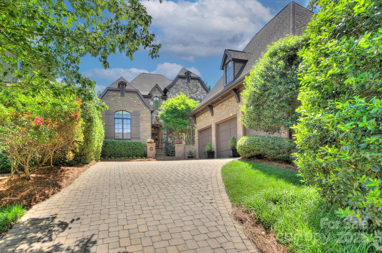 809 Verney Ln., Charlotte, NC 28226