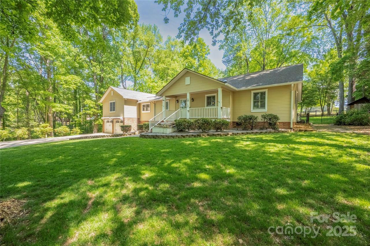 7888 Golf Course Dr., Denver, NC 28037