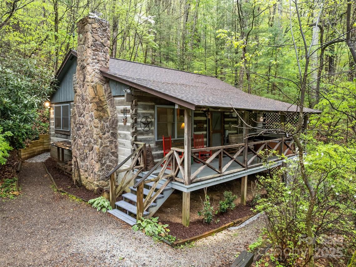 32 Log Cabin Dr., Maggie Valley, NC 28751