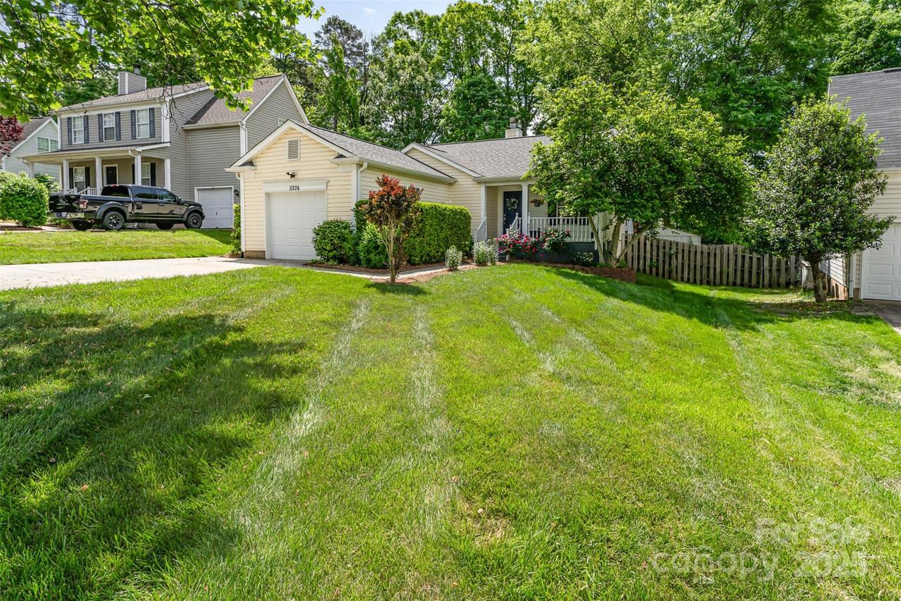 11224 Amber Glen Dr., Charlotte, NC 28269