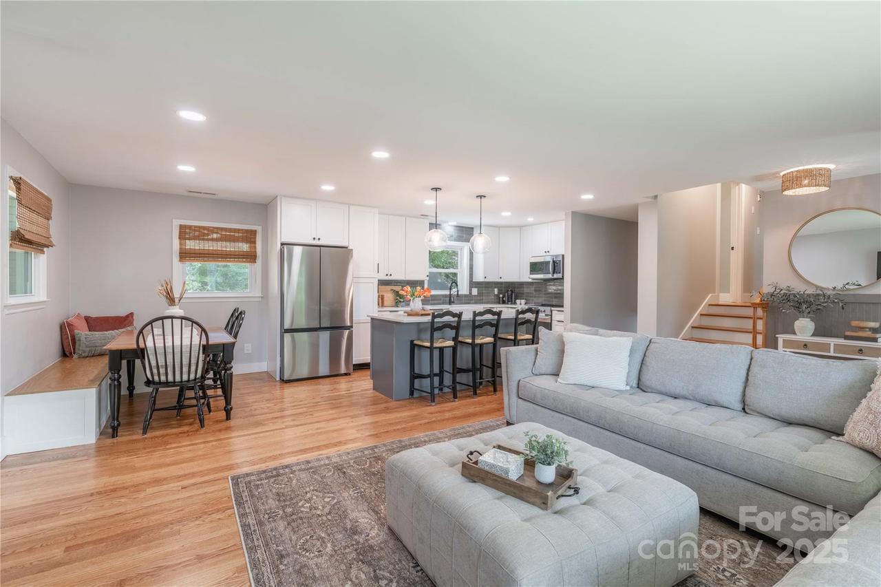 2009 Edgewater Dr., Charlotte, NC 28210