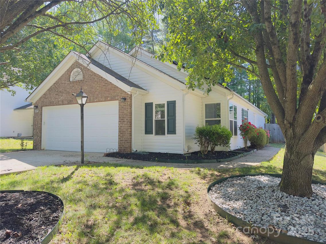 8027 Bristle Ln., Charlotte, NC 28214