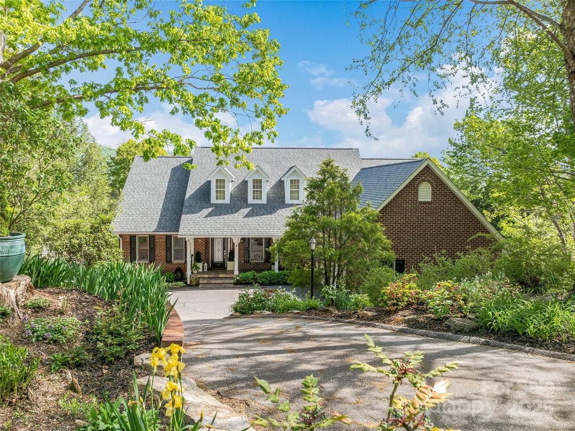 50 Hillcrest Dr., Weaverville, NC 28787