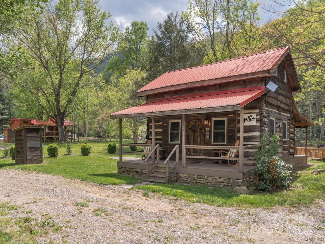 9386 Cruso Rd., Canton, NC 28716