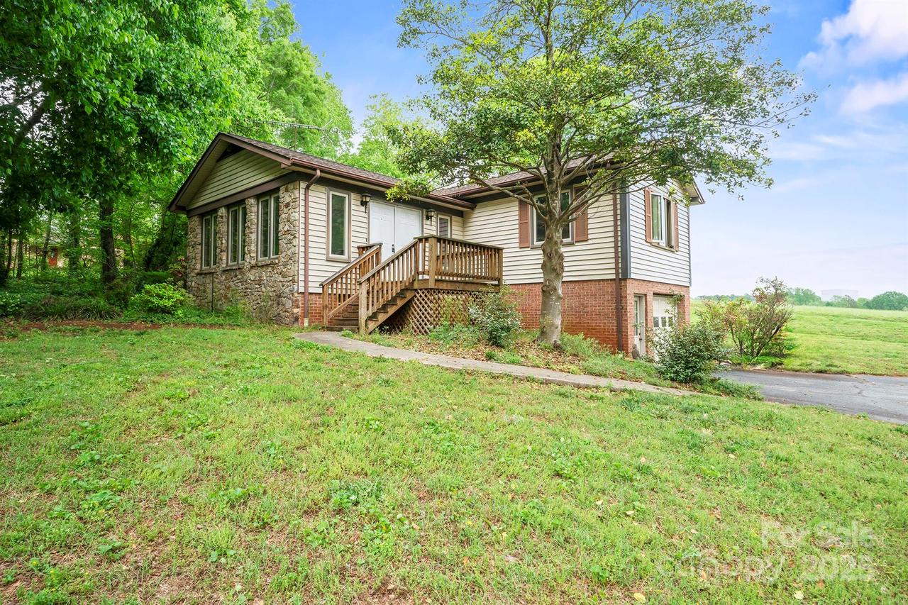 1205 Southwood Dr., Newton, NC 28658