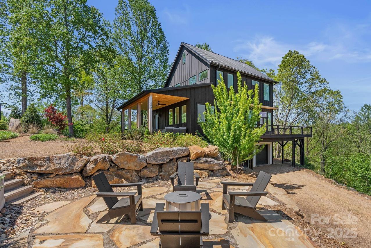 302 Broad Vista Ln., Asheville, NC 28804