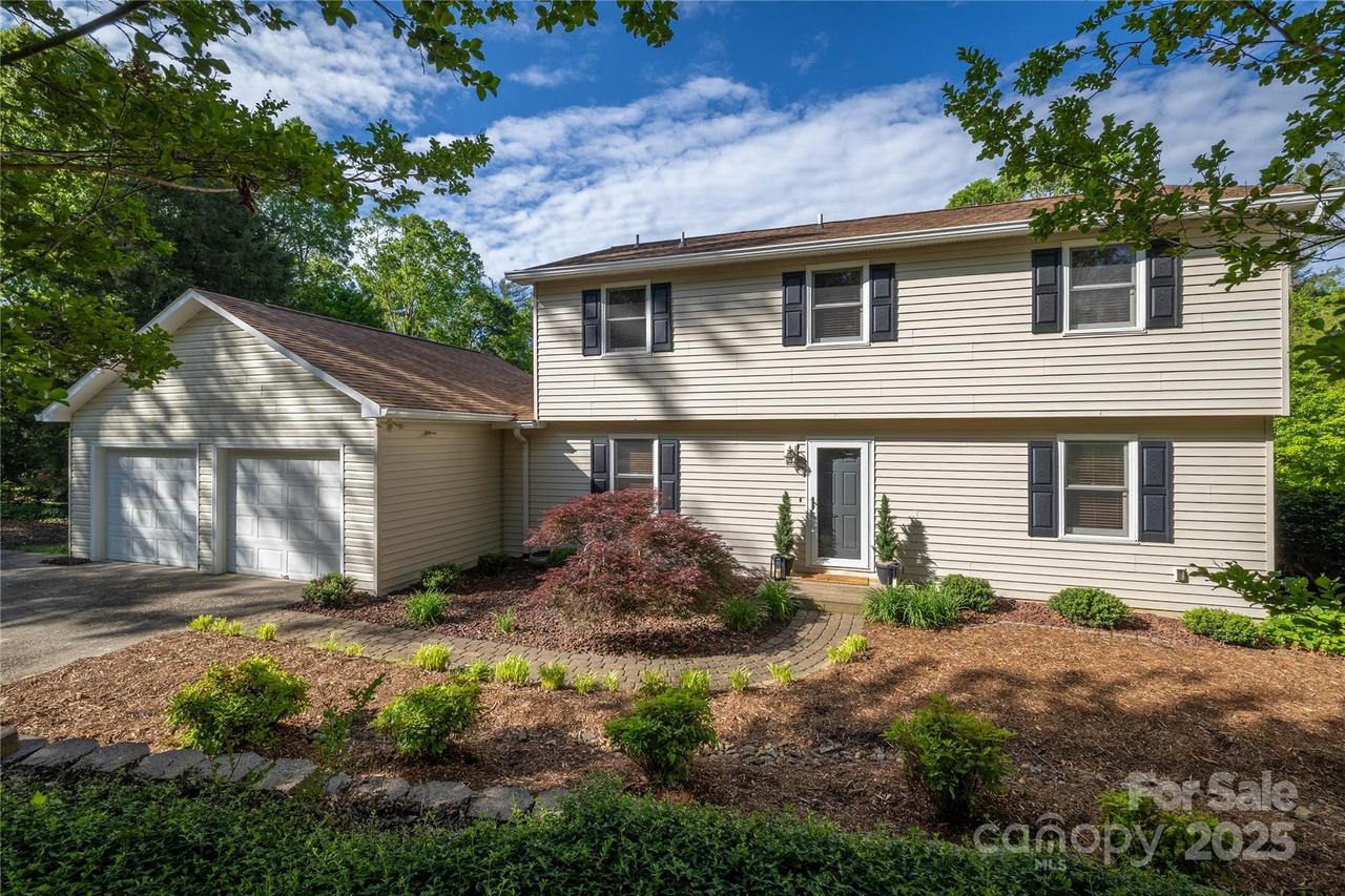 2894 Brookridge Dr., Valdese, NC 28690