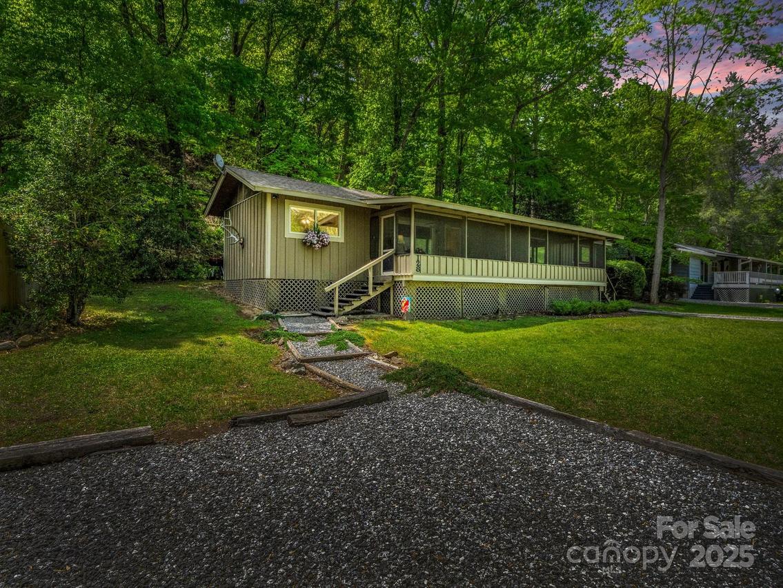 128 Winding Creek Ct., Lake Lure, NC 28746
