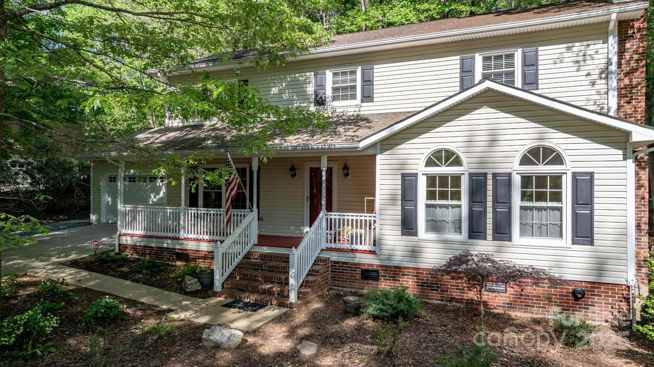 1026 Wellington Ct., Lenoir, NC 28645