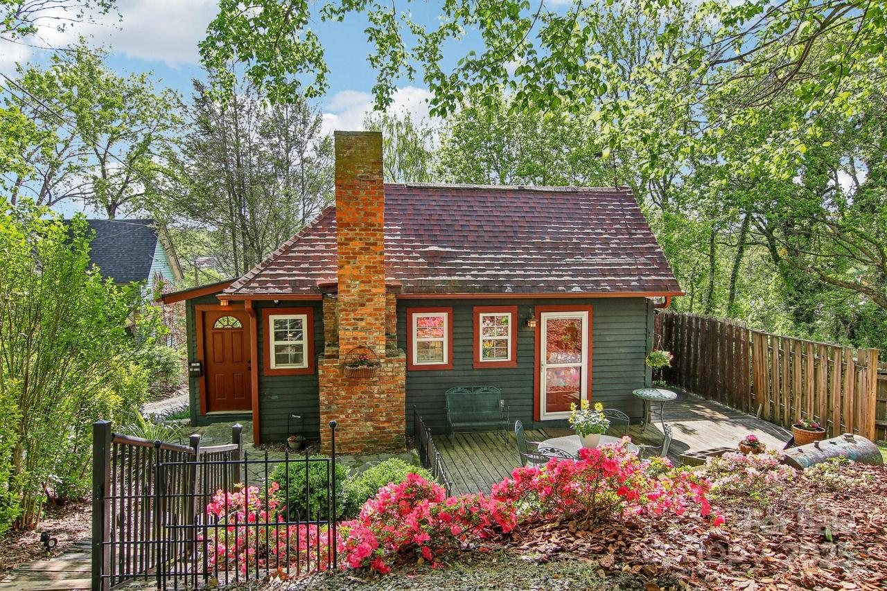 11 Club St., Asheville, NC 28801