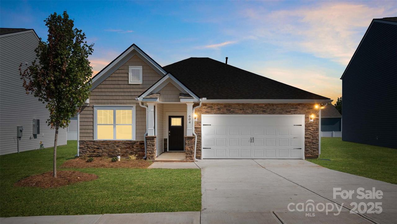 624 Country Oak Dr., Asheville, NC 28804