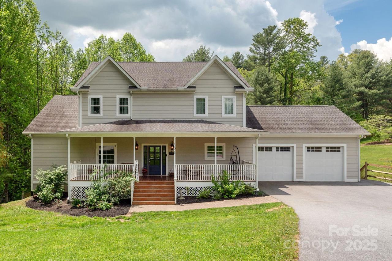 301 Wagram Pl., Hendersonville, NC 28739
