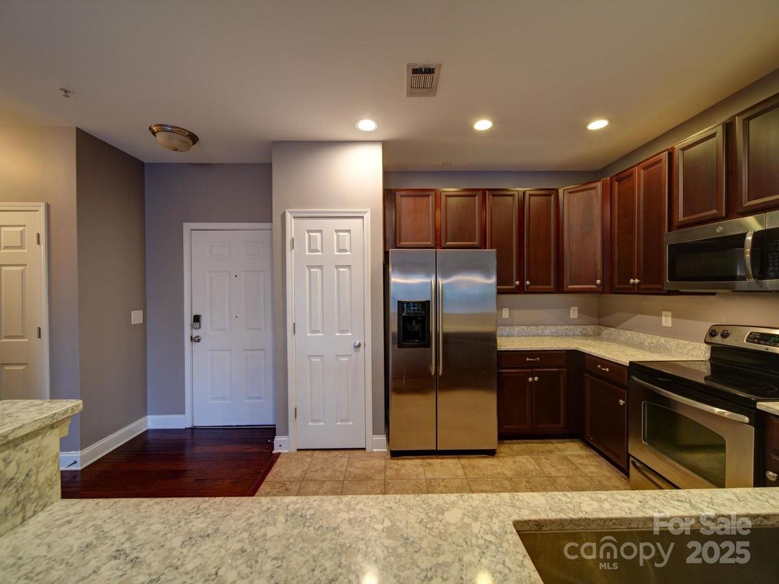 1000 E Woodlawn Rd. #402, Charlotte, NC 28209