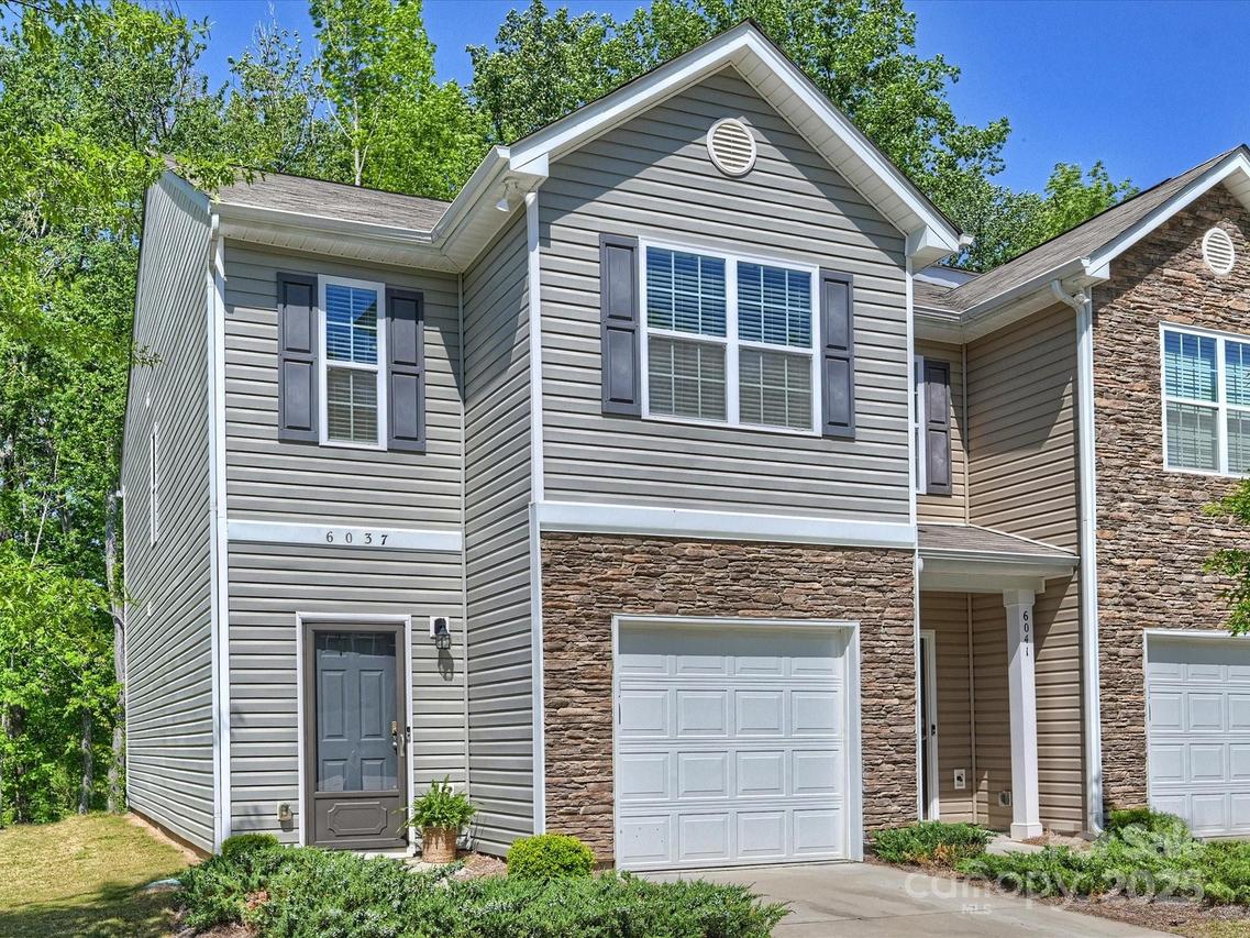 6037 Guildford Hill Ln., Charlotte, NC 28215