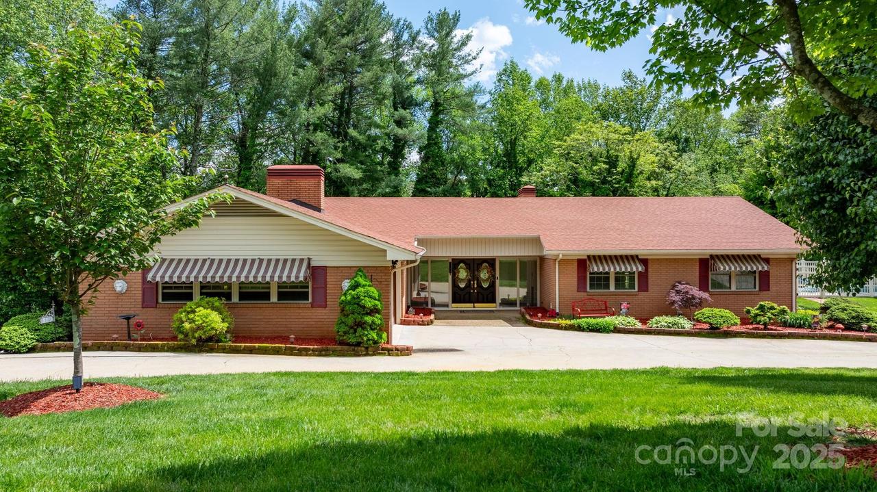 114 SE Eastwood Park Dr., Lenoir, NC 28645