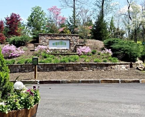 17 Franklin Trace Dr., Asheville, NC 28804