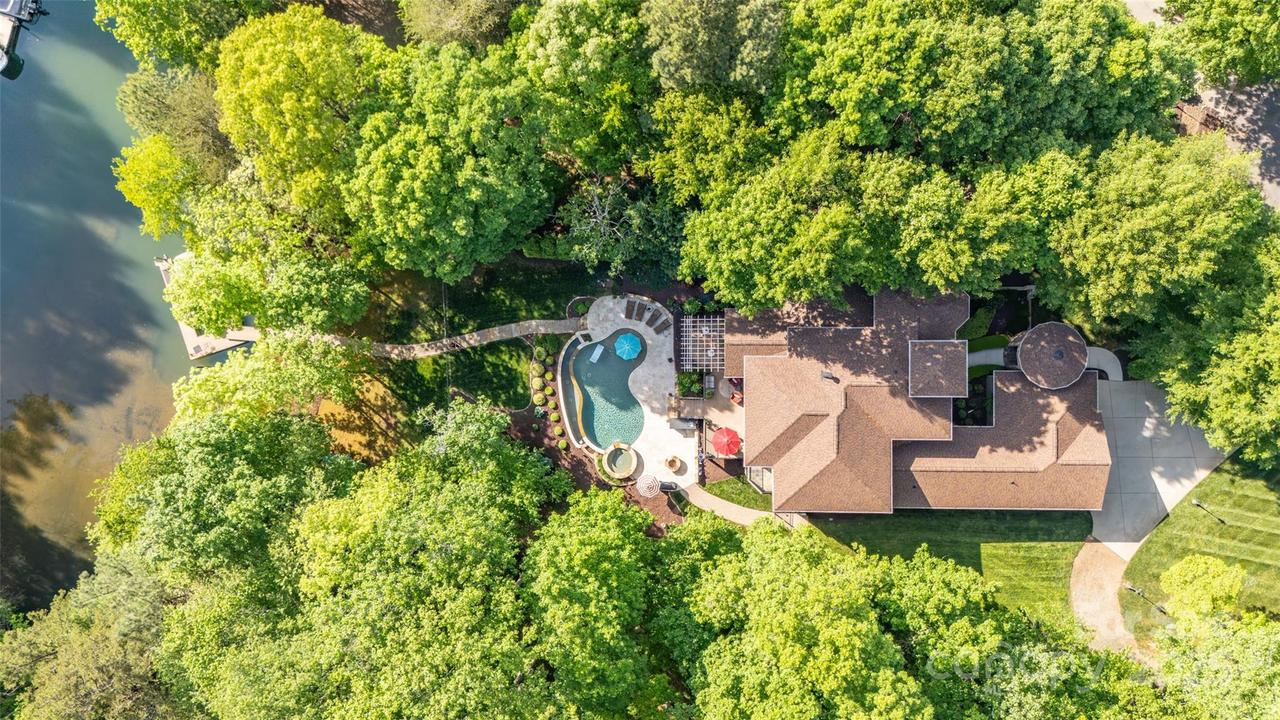 135 Sumter Dr., Mooresville, NC 28117