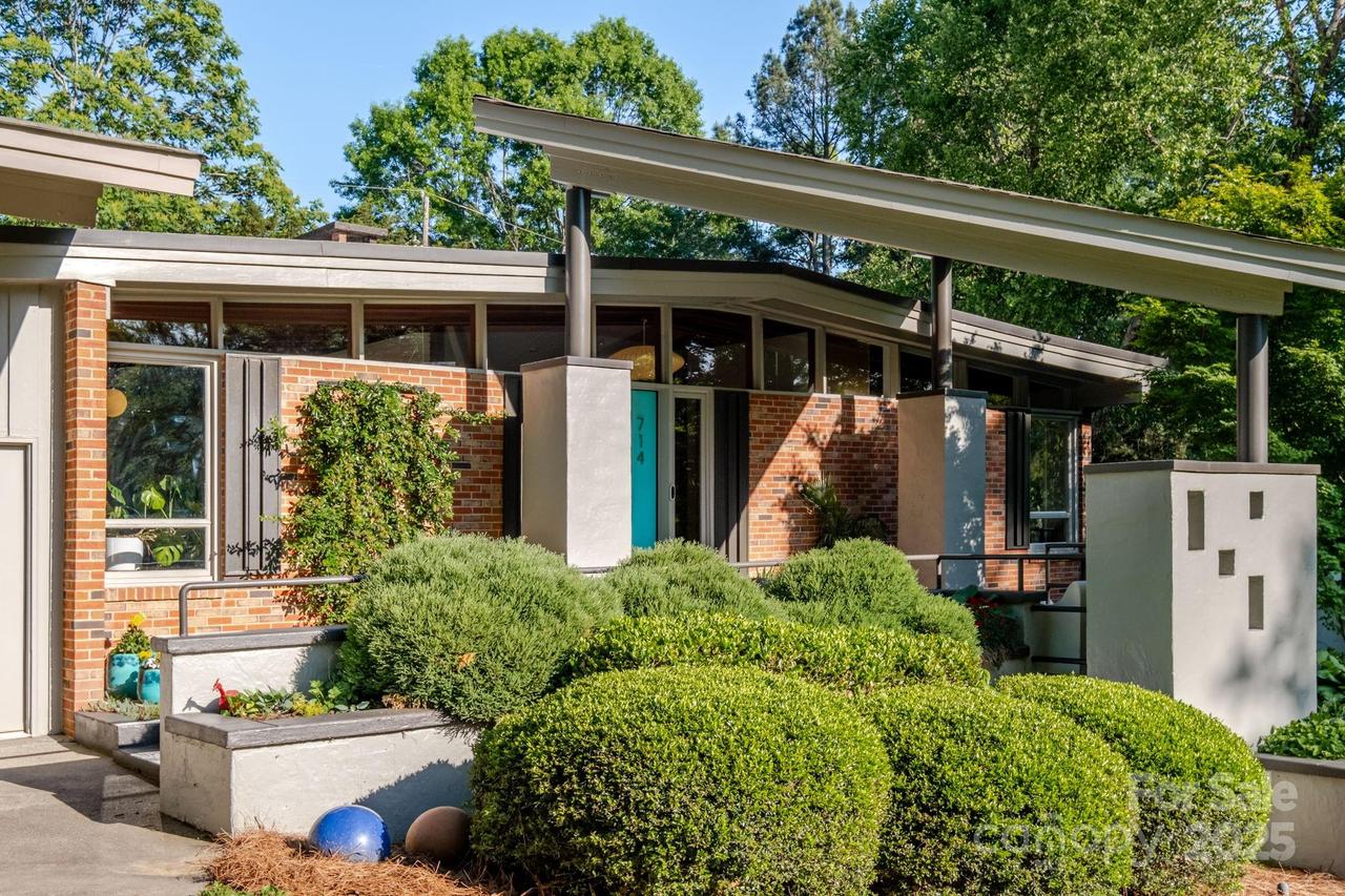 714 Larkhall Ln., Charlotte, NC 28211