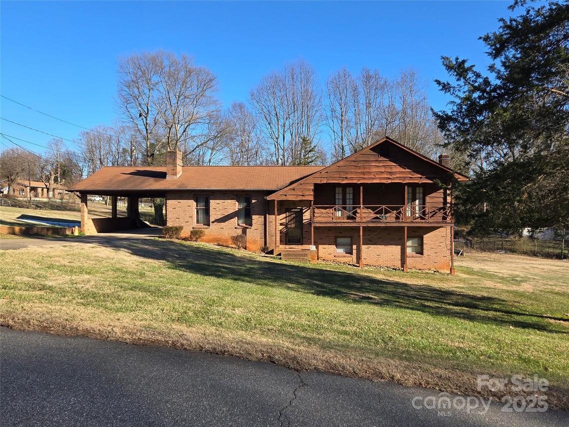 1074 25th St., Hickory, NC 28601