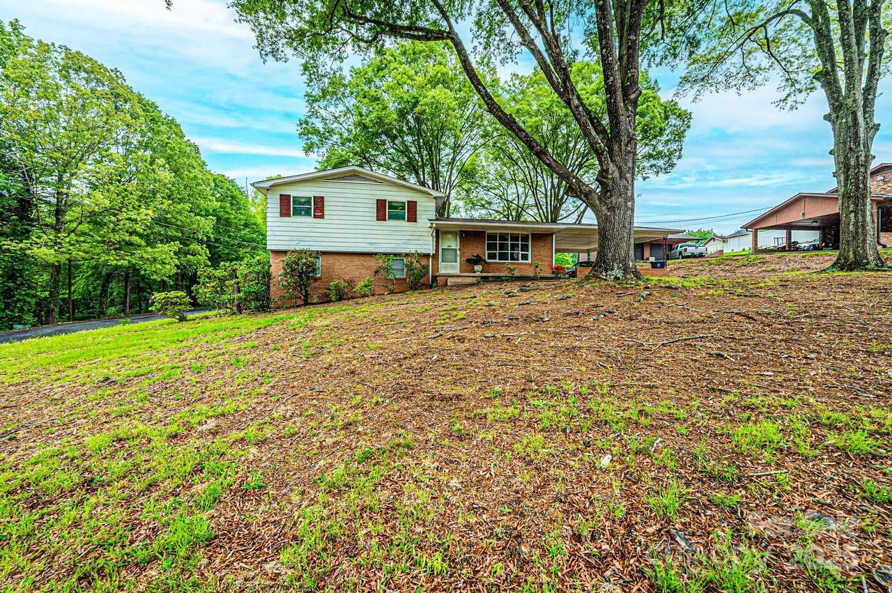 1521 19th St., Hickory, NC 28602