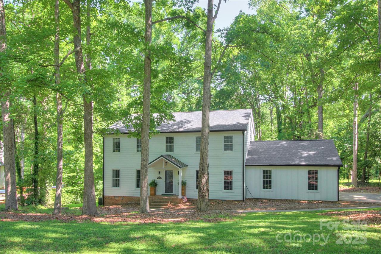 10501 Stonemede Ln., Matthews, NC 28105