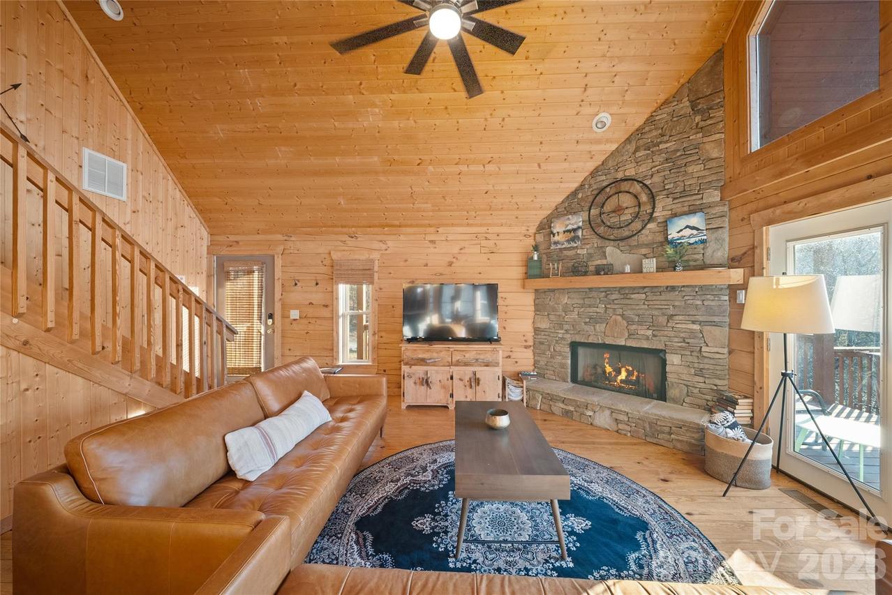 173 Mistletoe Park, Lake Lure, NC 28746