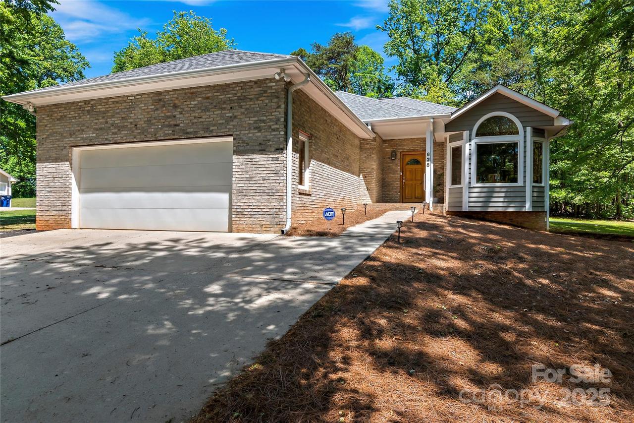 625 Trotters Ridge Ln., Kernersville, NC 27284