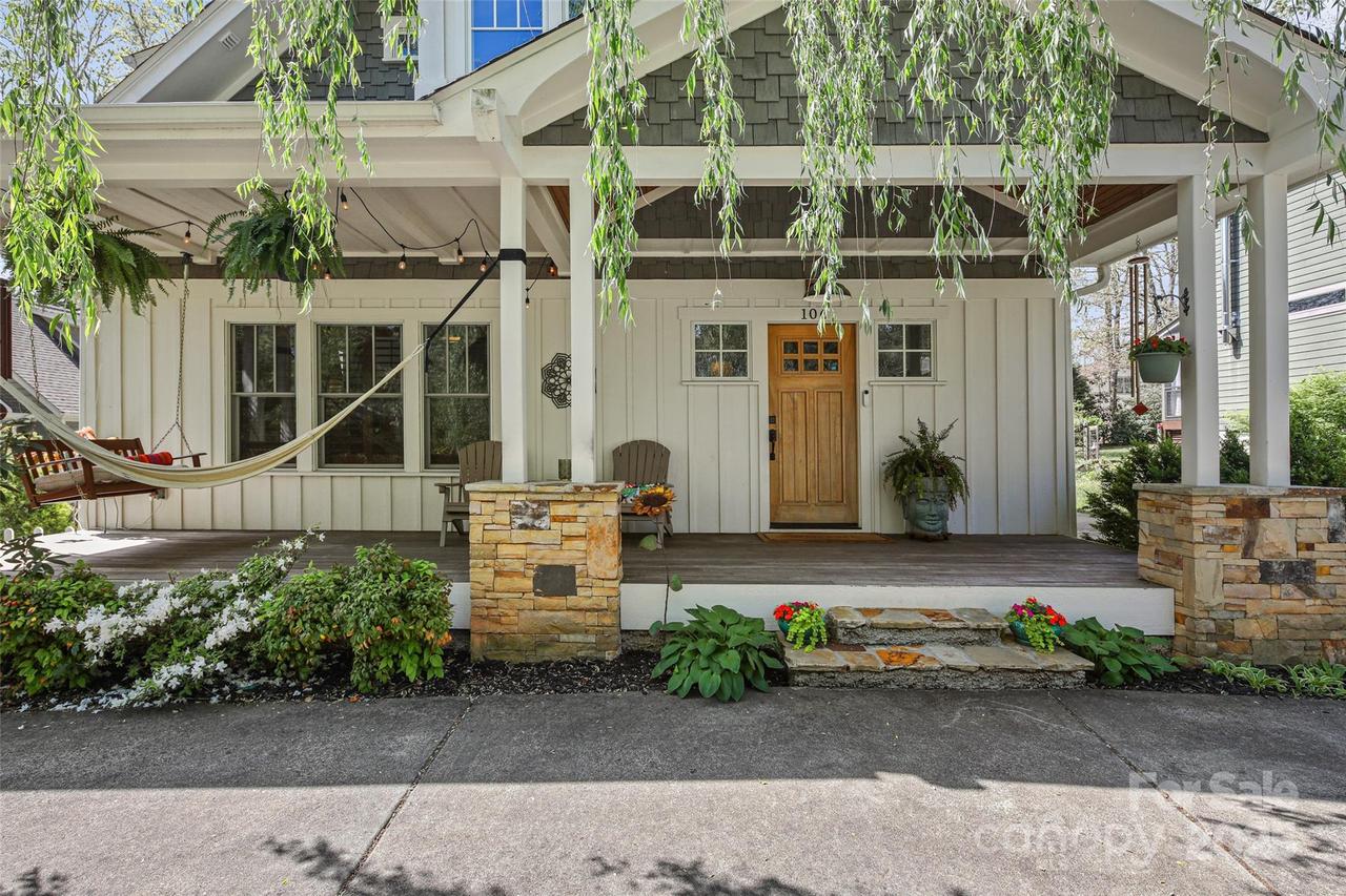 106 4th St., Black Mountain, NC 28711