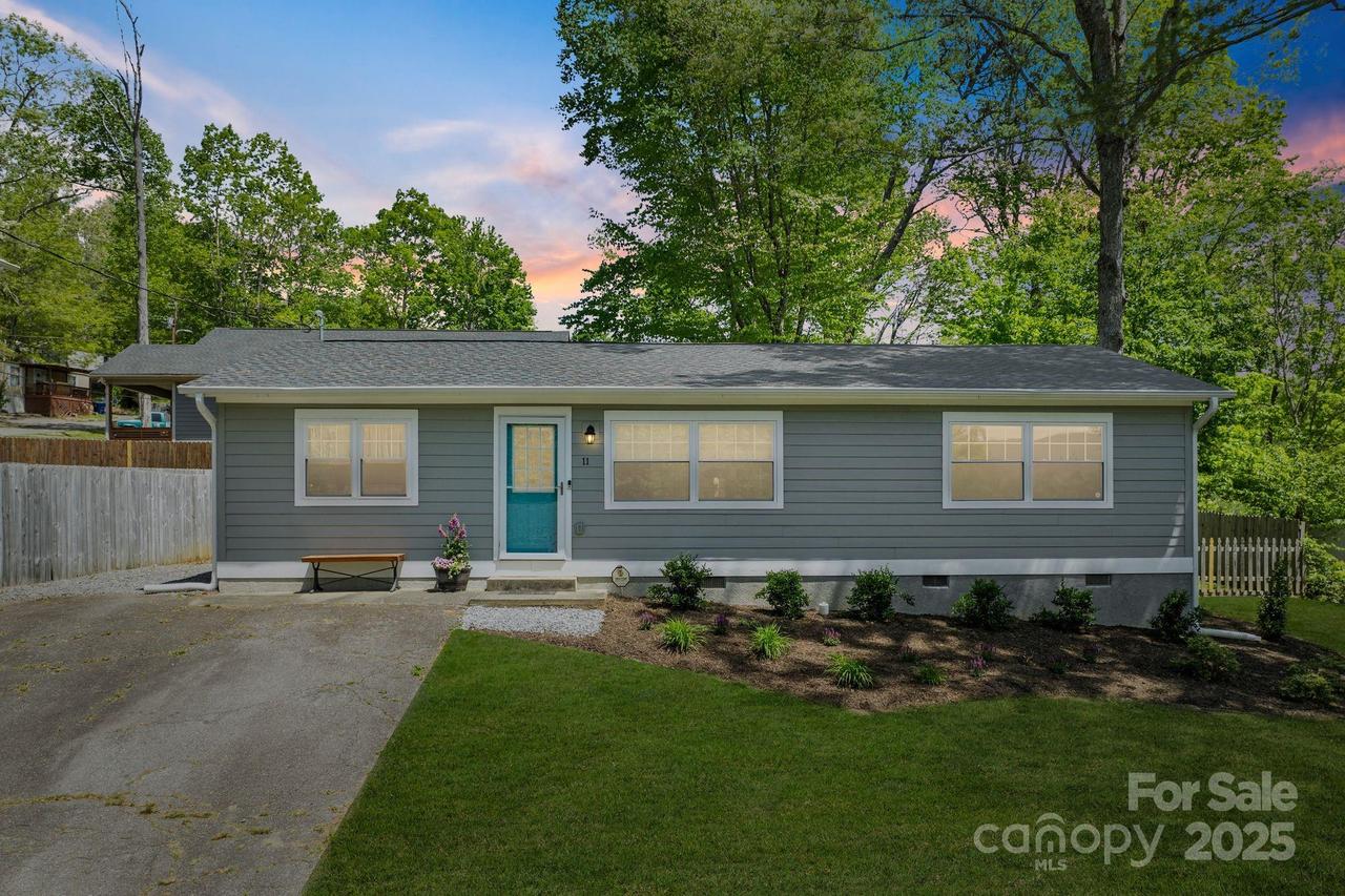 11 W Keesler St., Black Mountain, NC 28711