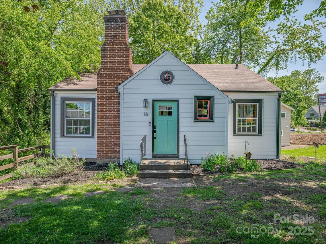 15 Pine Grove Ave., Asheville, NC 28801