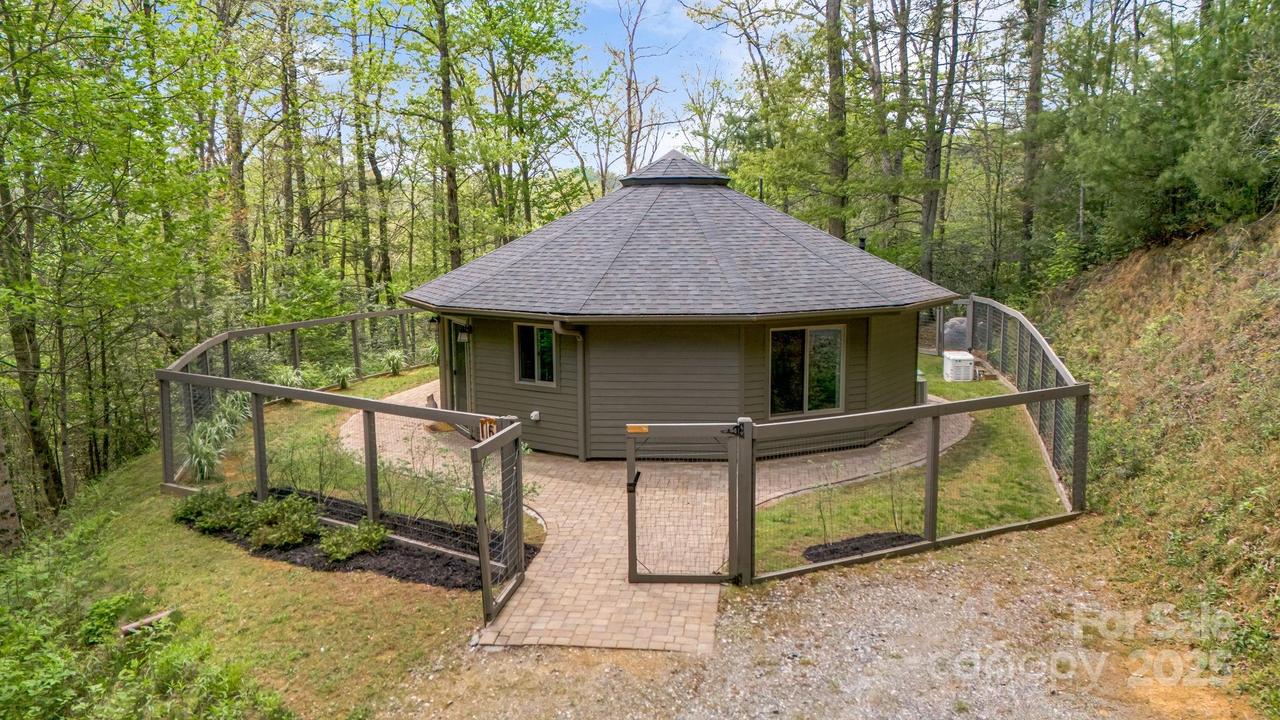16 Caddis Ct., Marshall, NC 28753