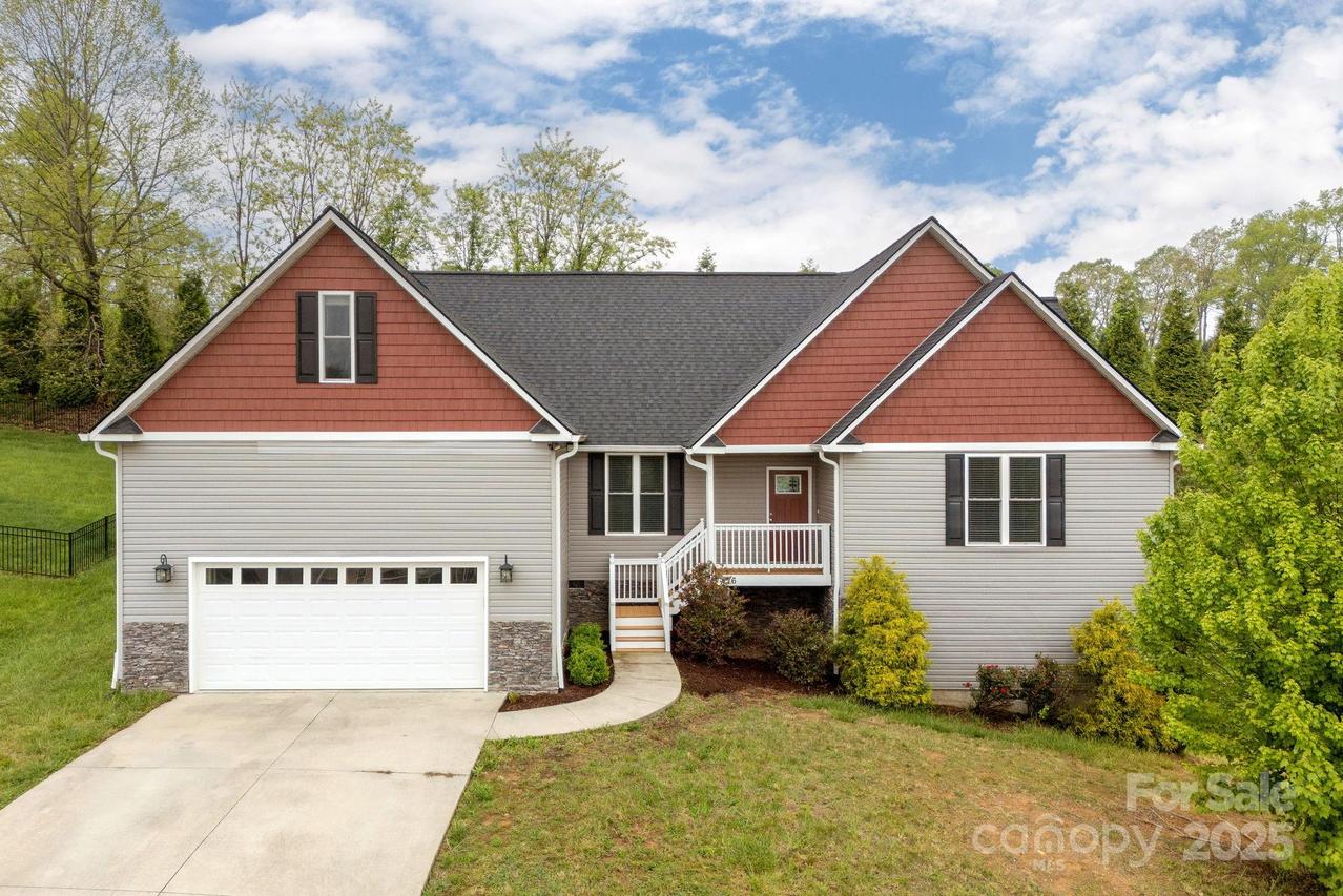 76 Tryon View Dr., Flat Rock, NC 28731