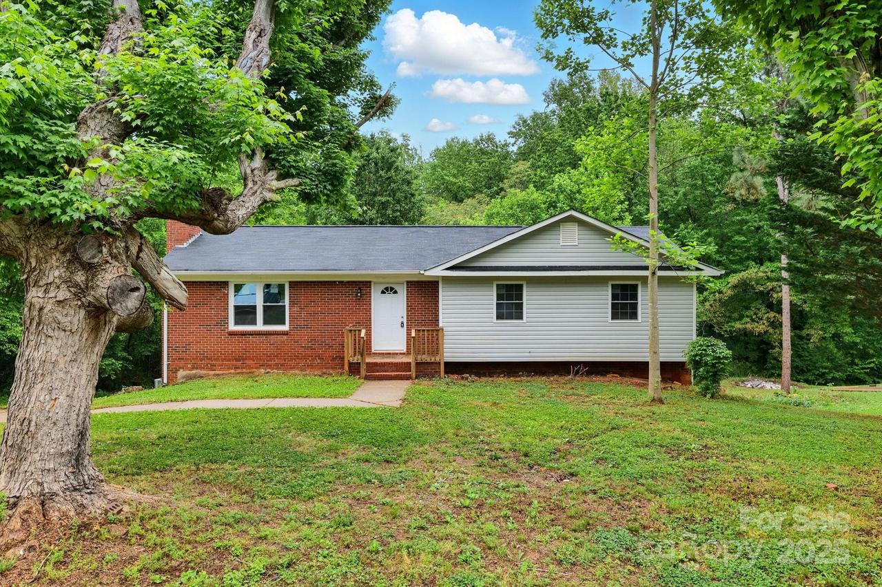 131 Little Forest Ln., Statesville, NC 28625