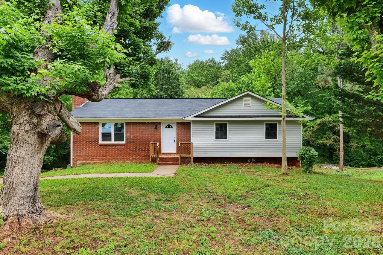 131 Little Forest Ln., Statesville, NC 28625