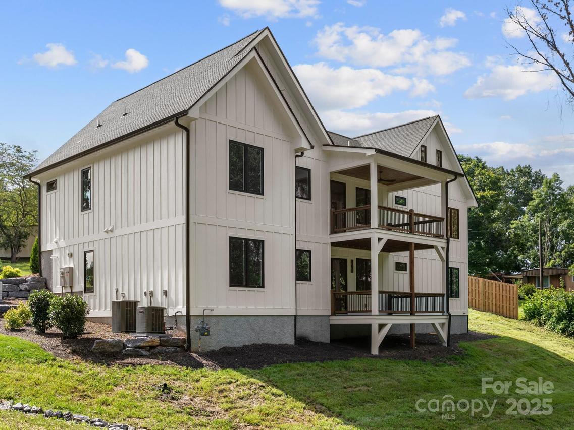 15 Progress Ln., Candler, NC 28715
