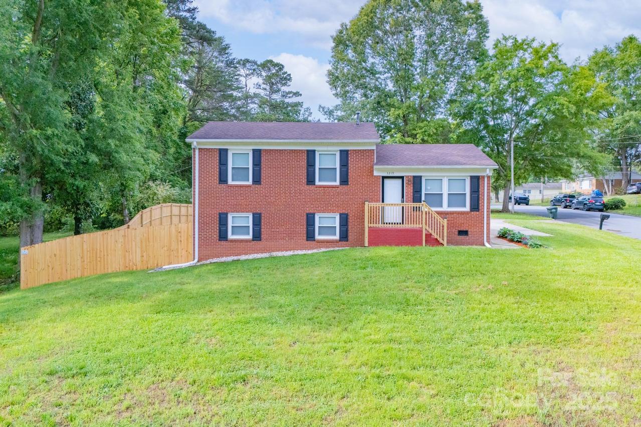 3219 Spring Valley Dr., Gastonia, NC 28052