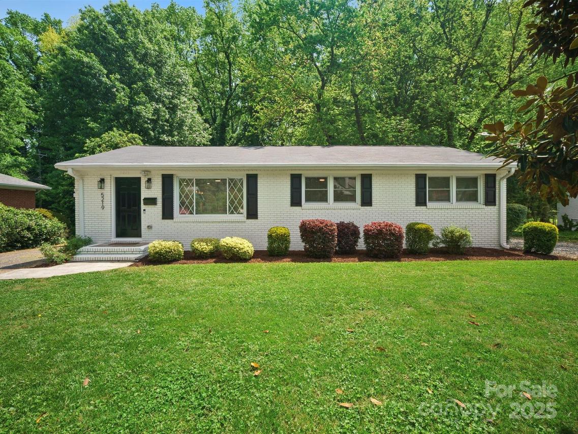 5219 Farmbrook Dr., Charlotte, NC 28210