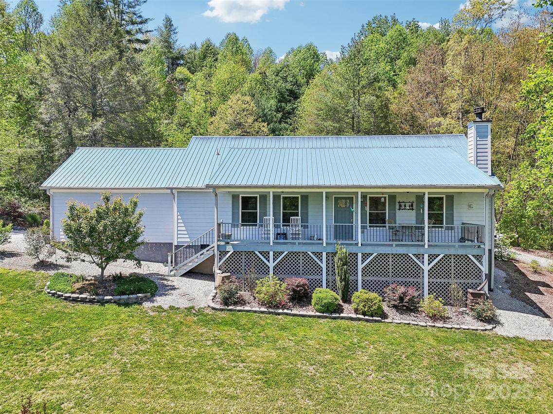 603 Oleta Rd., Hendersonville, NC 28792